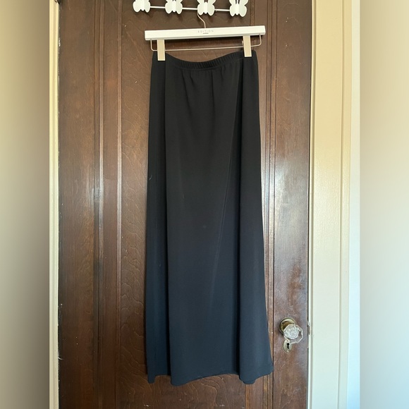 COPY - Vintage Black Maxi Skirt with Slit - Picture 4 of 4